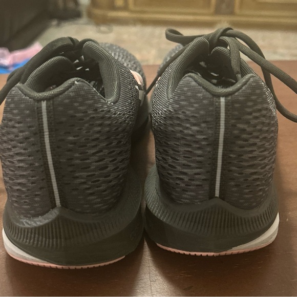 Size 8.5 - Nike Zoom Winflo AA7414-004 Gray Running Shoes - Picture 4 of 10